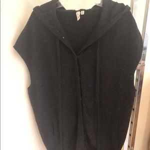 Robbi & Nikki hooded vest